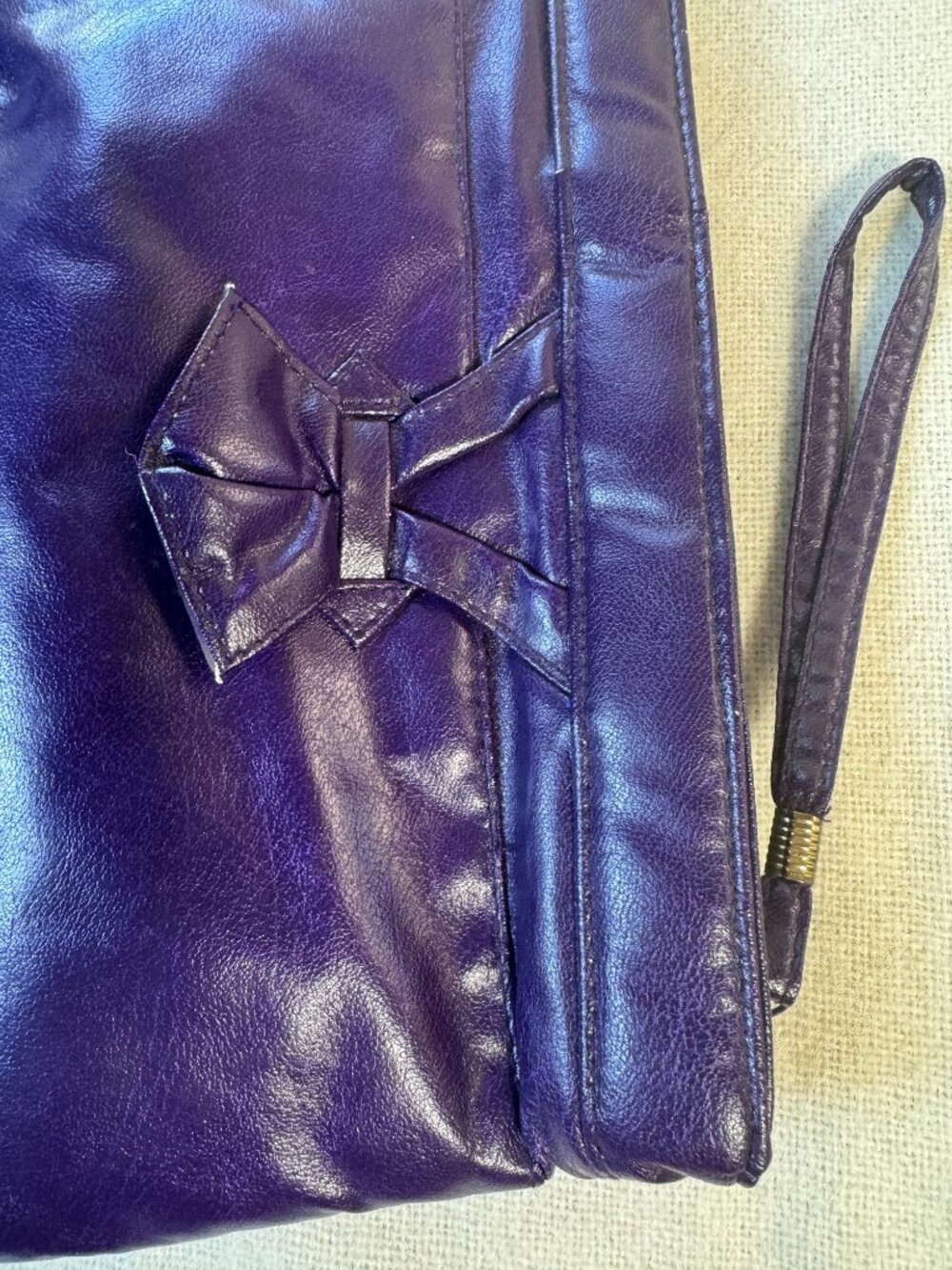 Vintage 1980s Purple Faux Leather Bow Clutch Wristlet - Picture 3 of 6